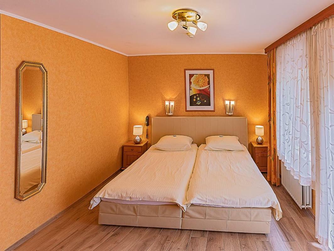 Hostellerie Val Fleuri Mersch ภายนอก รูปภาพ